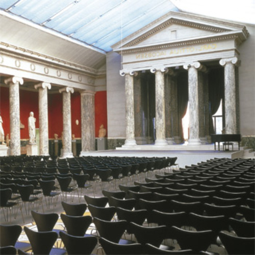 Modell 3107 GE Stuhl der Serie 7 [Gefärbte Esche / Lasiert] - Fritz Hansen - Arne Jacobsen Designstuhl