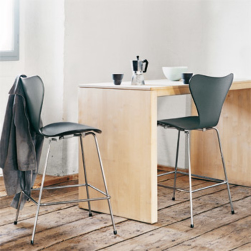 3197 Hoher Barhocker - Fritz Hansen - Arne Jacobsen Thekenstuhl