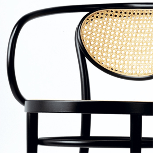 Bugholz Klassiker 210 R mit Armlehnen - Thonet - August Thonet Kaffeehausstuhl
