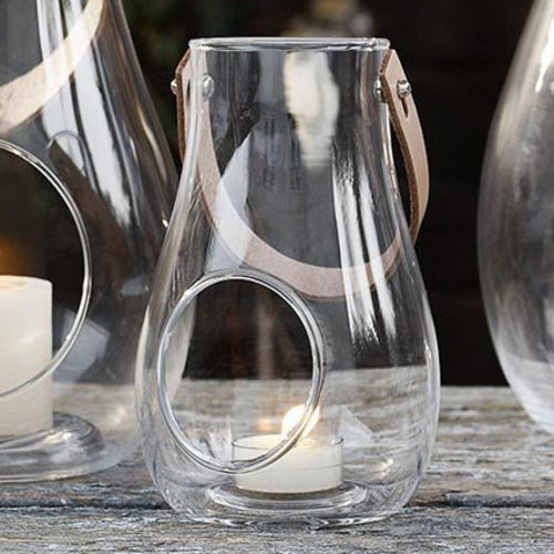 Design With Light Klare Laterne mit Lederhenkel [Höhe 16 cm] - Holmegaard 4343502 - Maria Berntsen