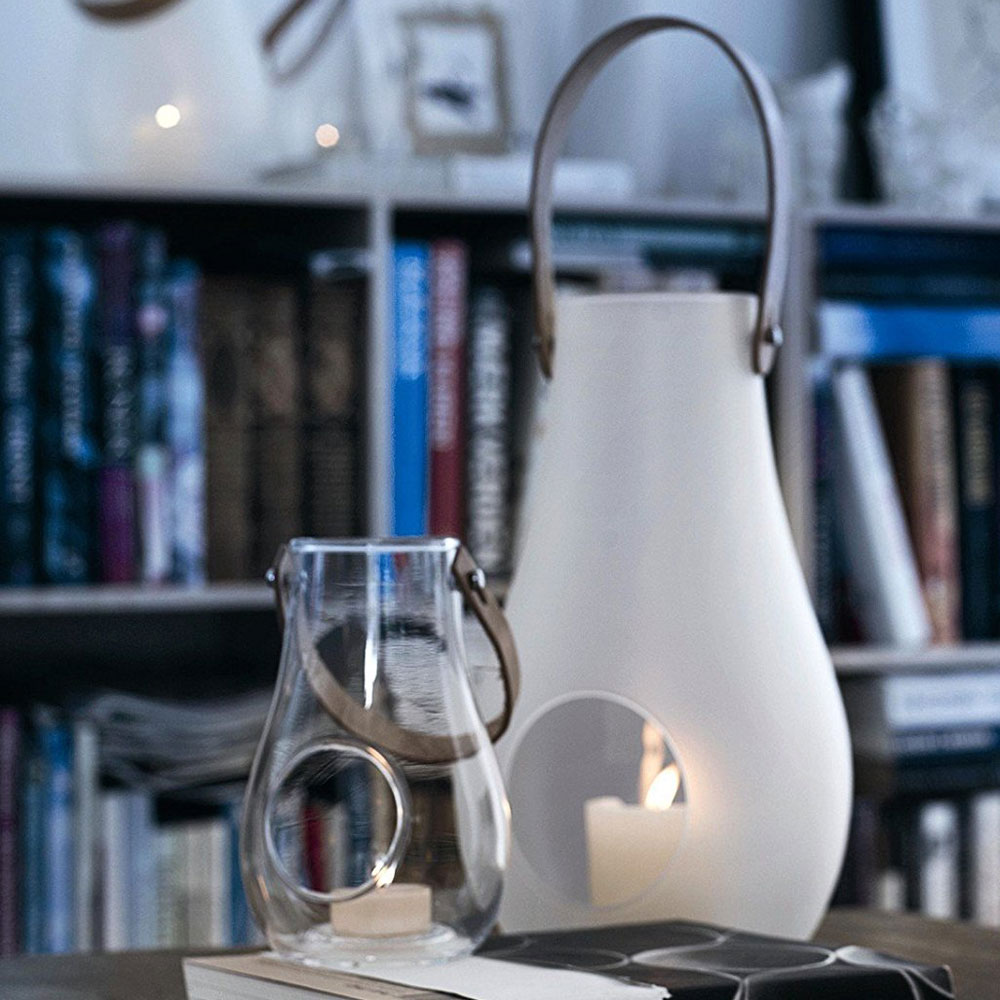 Design With Light Klare Laterne mit Lederhenkel [Höhe 16 cm] - Holmegaard 4343502 - Maria Berntsen