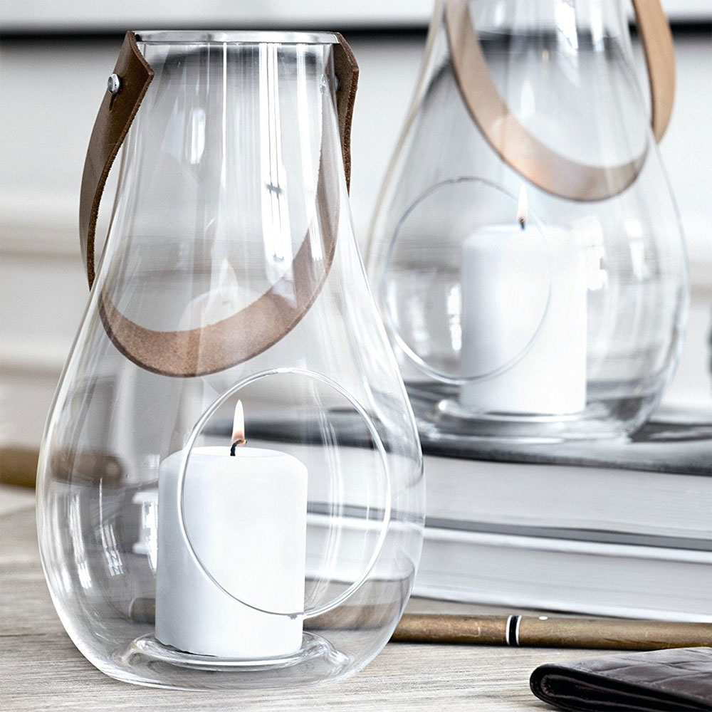 Design With Light Klare Laterne mit Lederhenkel [Höhe 25 cm] - Holmegaard 4343501 - Maria Berntsen