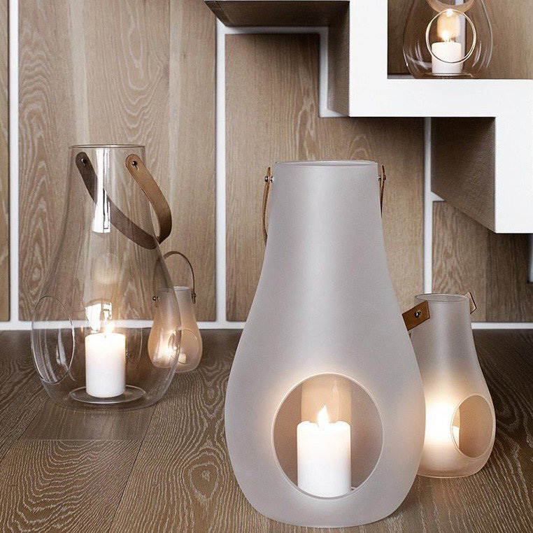 Design With Light Klare Laterne mit Lederhenkel [Höhe 45 cm] - Holmegaard 4343511 - Maria Berntsen