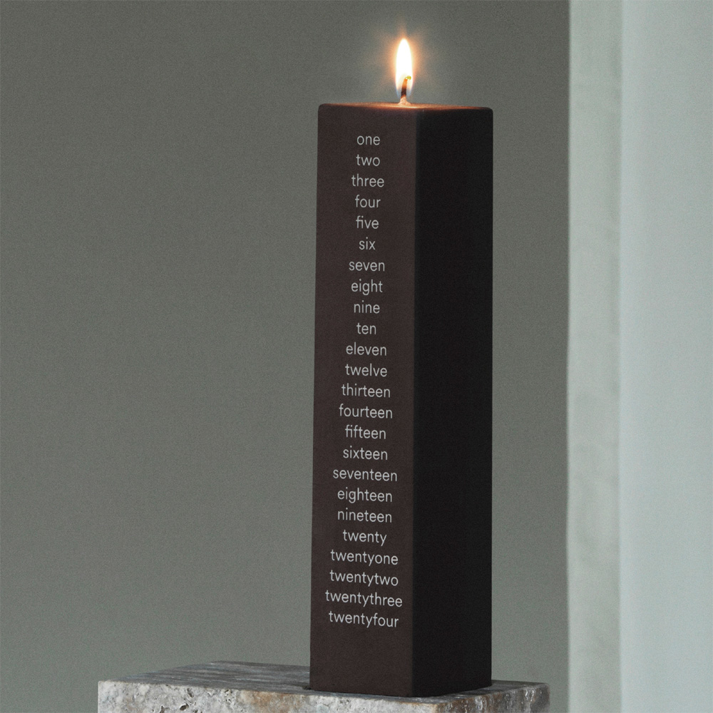 Even Candle Holder Kerzenständer mit Kalenderkerze - Normann Copenhagen 608716 / 608721 - Design Studio Normann Copenhagen