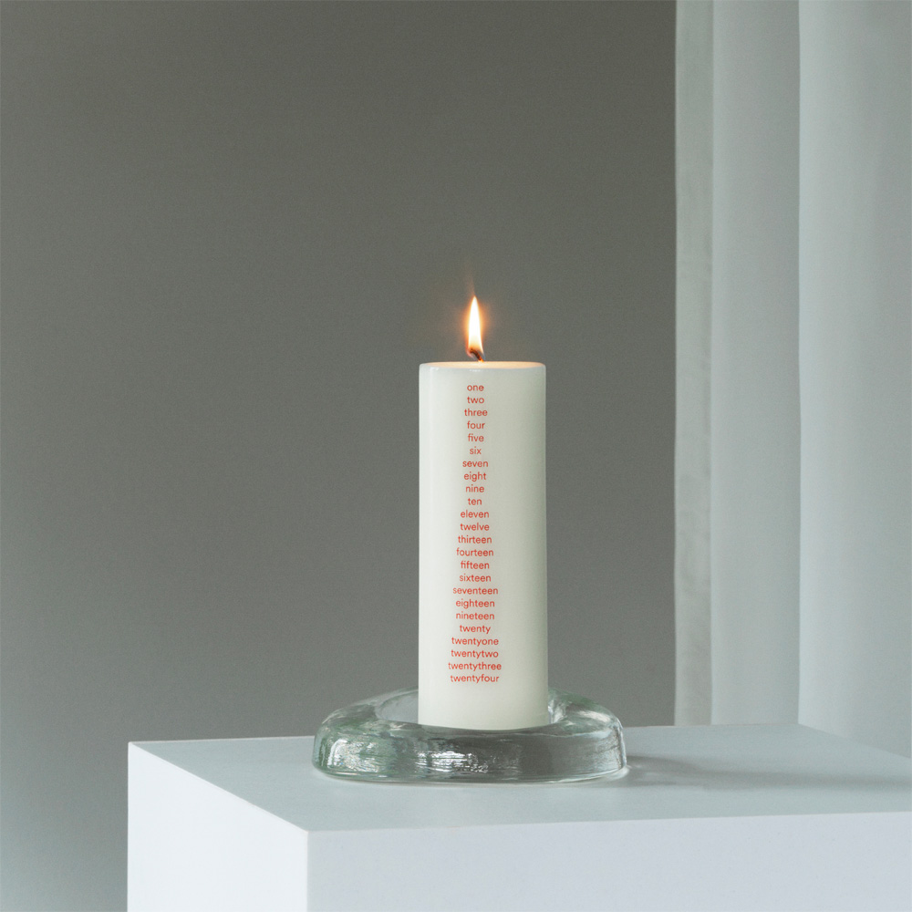 Odd Candle Holder Kerzenständer mit Kalenderkerze - Normann Copenhagen 608715 / 608722 - Design Studio Normann Copenhagen
