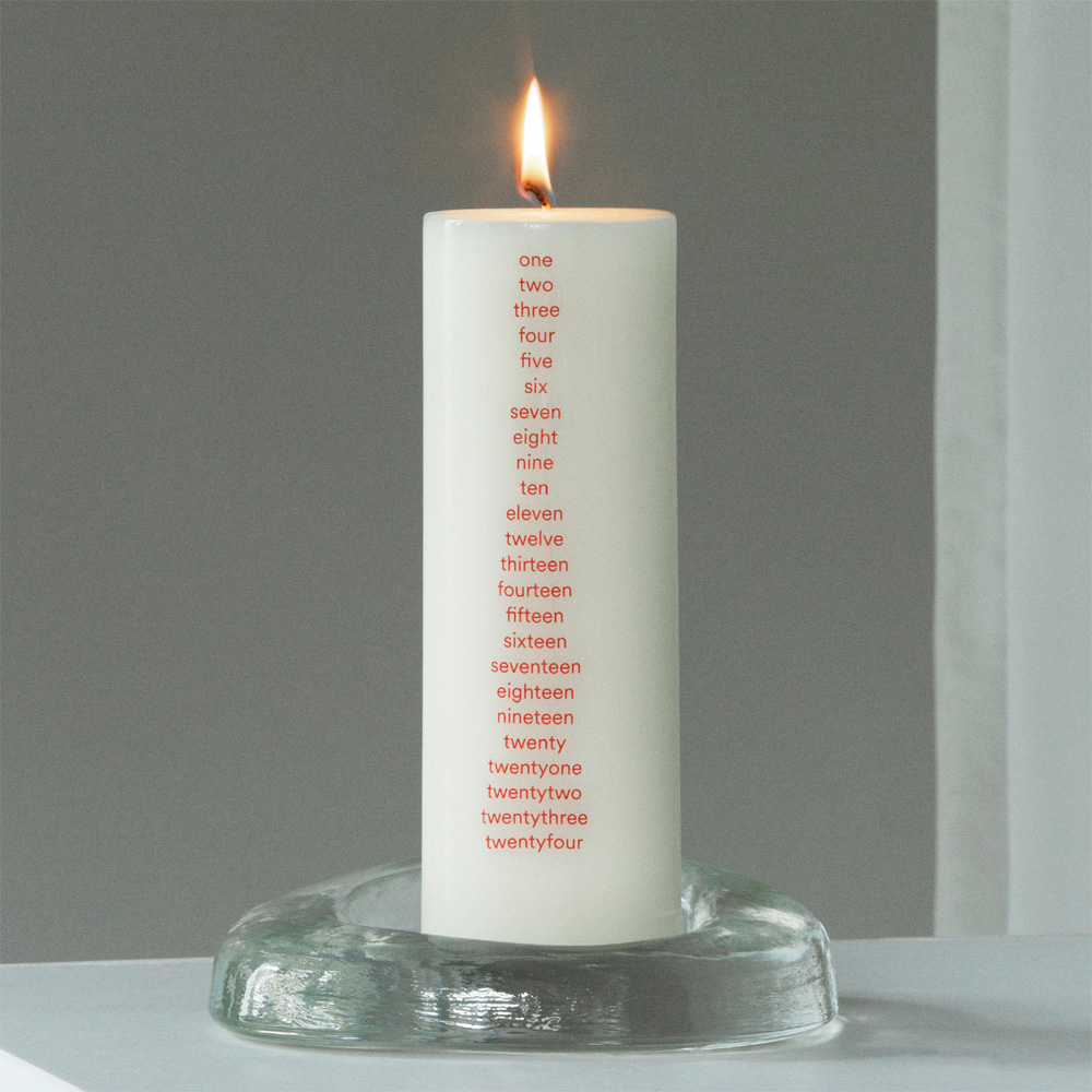 Odd Candle Holder Kerzenständer mit Kalenderkerze - Normann Copenhagen 608715 / 608722 - Design Studio Normann Copenhagen