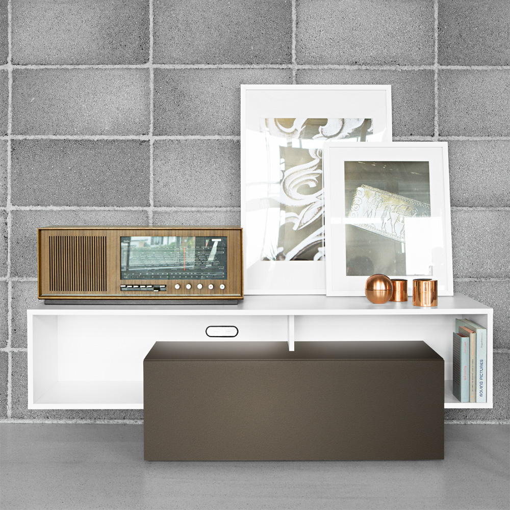 Sellamatt Iltios TV-Möbel mit Möbelelement mit Klappe und offenem Klammerelement - Sellamatt 140-VI H2 225 12 - Thomas Küchler