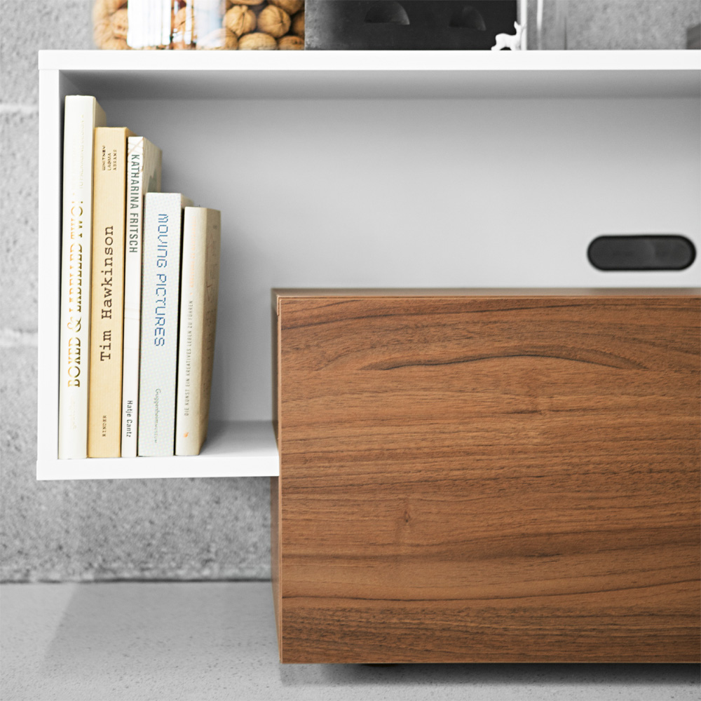 Sellamatt Iltios TV-Möbel mit Möbelelement mit Klappe und offenem Klammerelement - Sellamatt 140-VI H2 225 12 - Thomas Küchler