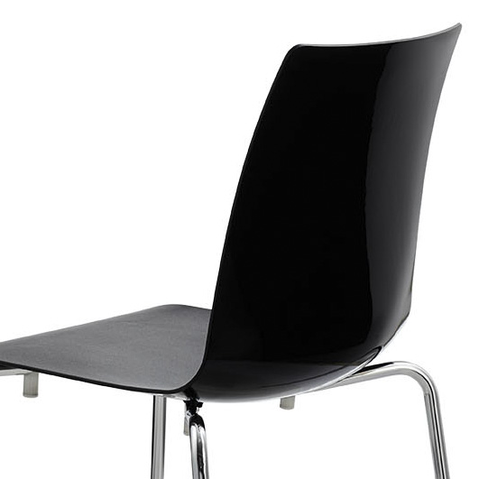 Hugo Stapelstuhl in Schwarz - L&C Stendal - Stendal Collection