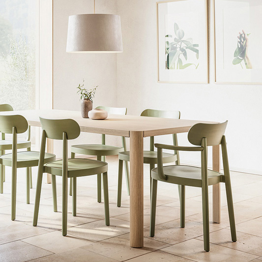 1140 Vierbeintisch aus Eiche - Thonet 1140 - Prof. Werner Aisslinger