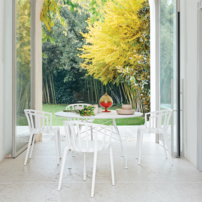 Venice Stuhl Weiß von Philippe Starck für die Kartell Designkollektion entworfen entworfen