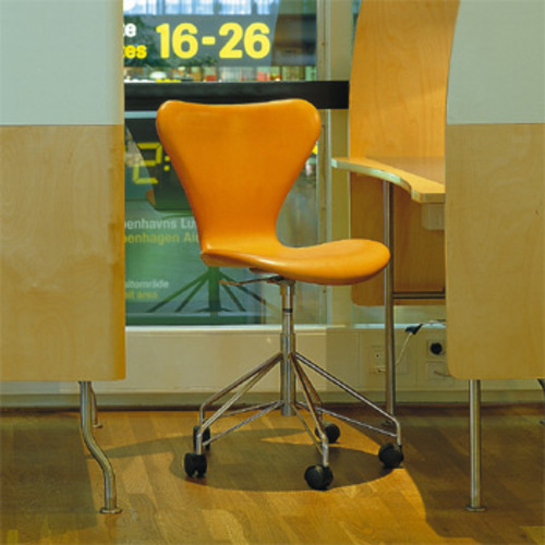 3117 Modell Serie 7 Drehstuhl mit Rollen - Arne Jacobsen - Fritz Hansen